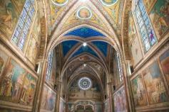 Interior of the San Francesco basilica in Assisi. #umbria #assisi