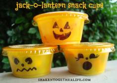How cute are these jack-o-lantern snack cups? Perfect for treats, party favors or on the go dip/dressing!