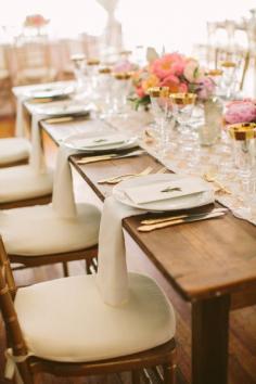 Classic wedding table with pops of gold: www.stylemepretty... | Photography: Rebecca Arthurs -  rebecca-arthurs.com/