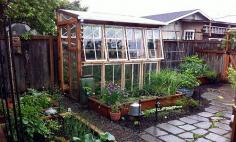3 Easy DIY Greenhouses for Under $300 : TreeHugger