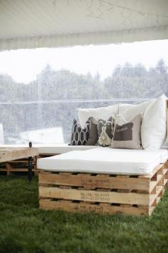 
                    
                        DIY pallet benches for rustic wedding seating // Read More: www.stylemepretty...
                    
                
