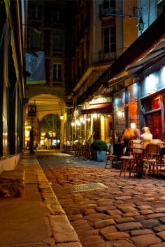 
                    
                        Paris is one of the few cities in the world that is equally famous for its cuisine and its literary tradition. Check out these Parisian literary spots.
                    
                