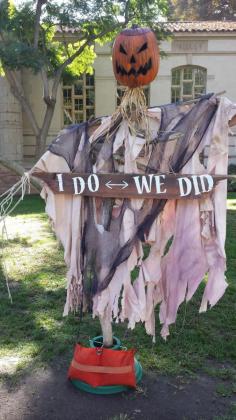 
                    
                        October wedding with pumpkin scarecrow!  Great sign!  by www.orangedoveeve...
                    
                