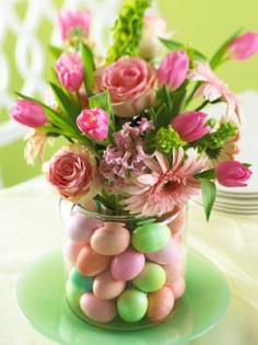 
                    
                        Floral and egg centerpiece and other Easter craft ideas on dreambookdeisgn.com
                    
                