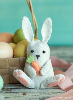 
                    
                        DIY Felt Bunny for Easter
                    
                