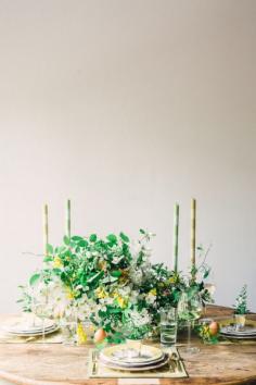 
                    
                        Easter table: www.stylemepretty...
                    
                