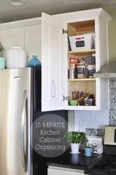 
                    
                        15 Minutes Kitchen Cabinet Organizing!  How did I not do this earlier?!  It only took a few minutes and now my life is so less chaotic!! Must do this for the entire kitchen.  Delineateyourdwel...
                    
                