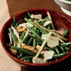 
                    
                        Something a little different, french green bean salad with pear and parmesan cheese for Thanksgiving dinner.
                    
                