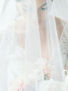 
                    
                        Beautiful veil pic - Modern & Intimate Fall Wedding by LK Events (Planner) + Clary Pfeiffer (Photography) - via Magnolia Rouge (Designer Carolina Herrera from Ultimate Bride)
                    
                