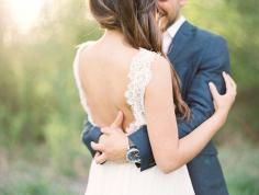 
                    
                        Simple and Organic Wedding Ideas by Sawyer Baird (Styling) + Josie Photographs - via Magnolia Rouge
                    
                