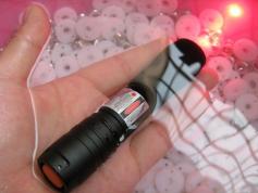 http://www.htpow.com/highquality-500mw-burning-waterproof-red-laser-pointer-p-1067.html
500mW red Laser Pointer waterproof