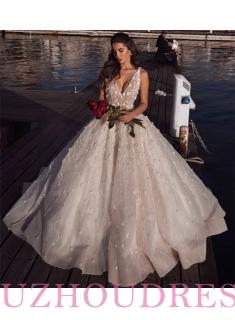 2019 Elegant V-Neck Wedding Dress | Flowers Sleeveless Bridal Ball Gown