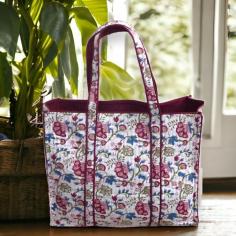 Discover our exquisite collection of printed wholesale cotton tote bags at Roopantaran. Shop for high-quality wholesale cotton tote bags in various styles and colors.
