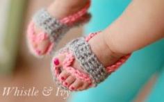 Crochet Baby Flip Flop Sandals Shoes | The Homestead Survival - thehomesteadsurvi...