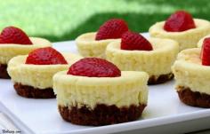 Mini Baked Cheesecakes with Strawberries | Noble Pig