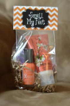 Smell My Feet printable and gift - great for Halloween treats. #halloween #gift #chevron #pedicure #fall #orange