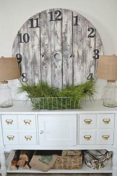 DIY large wood pallet clock - SO EASY TO MAKE!
