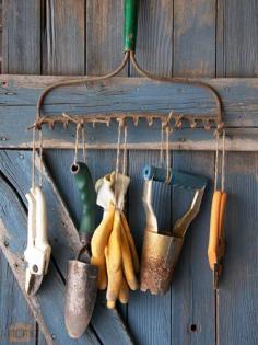 Hang an old rusty rake on the side of your garden shed to organize your gardening tools.   Get the tutorial at Natalme.