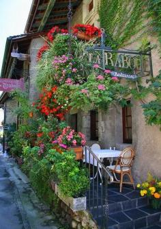 Small restaurant in Yvoire, Haute Savoie, France      ᘡղbᘠ