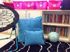 Navy blue, pink, and teal classroom decor! Many freebies on this post!