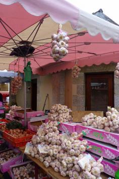 Garlic market stand, Paris