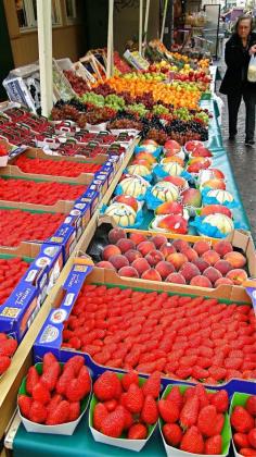 Outdoor market on the Rue Mouffetard, Paris, France. Photo: blog The Road Is Mine