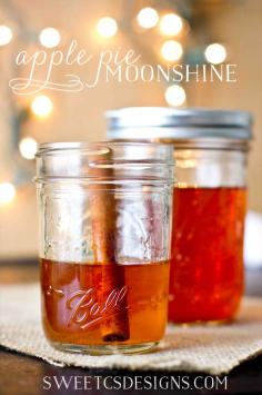 How to make apple pie moonshine- this is so delicious, makes inexpensive group gifts, and great for parties!