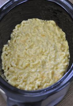 Creamy Crock Pot Macaroni and Cheese | Wishes and Dishes