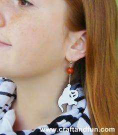 Halloween Accessories: DIY earrings with recycled plastic - Tutorial