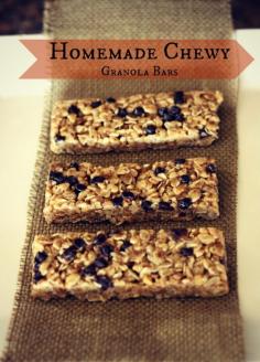 No bake homemade chewy granola bars that use real ingredients like honey, coconut oil, oats, ground flax seeds, and crunchy peanut butter! These taste amazing and can even be frozen to use later for school lunches!