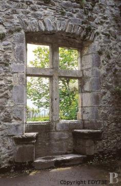 Entre Chambéry et Albertville, imposante forteresse d?origine médiévale.