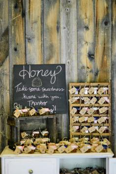 
                        
                            honey wedding favors, photo by Blush Photography ruffledblog.com/... #weddingfavors
                        
                    