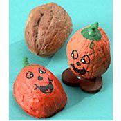 Walnut Pumpkins - Halloween Craft Idea #HalloweenCrafts www.celebrating-h... Celebrating Halloween