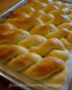 Beautiful Twisted Breadsticks - waaaay easy!