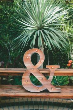 Fun decor: www.stylemepretty... | Photography: Onelove Photography - www.onelove-photo...