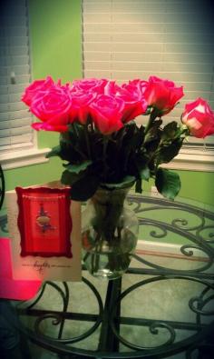 
                    
                        My dad left me a dozen pink roses for vday while I was out of my house. The timing of this surprise could not have been more perfect.
                    
                