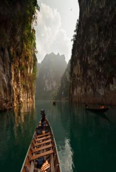 
                    
                        Hạ Long Bay, Vietnam
                    
                