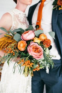 
                        
                            How amazing is this pink and orange bouquet?
                        
                    