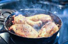 5 Must-Know Tips for Cooking with a Cast Iron Skillet | Homesteading Recipes | Cooking on the Homestead Ideas and Tips at pioneersettler.com