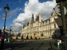 
                    
                        The Hôtel de Ville, Paris's city hall, is the center of political Paris.
                    
                