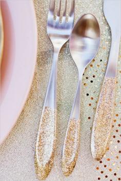 
                    
                        glittery flatware | DIY tutorial to make glittery flatware | watercolor wedding ideas | #weddingchicks
                    
                