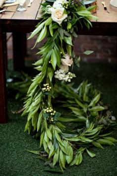 
                    
                        Beautiful garland: www.stylemepretty... | Photography: Kristen Weaver - www.kristenweaver...
                    
                