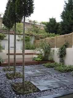
                    
                        A garden in London by Modular Garden found on remodelista.com Slate pavers and crushed stone accent this simple and inviting garden well. The built in bench seating in the rear of the garden creates an perfect place to relax outdoors.
                    
                