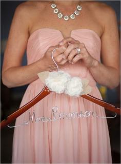 
                    
                        personalized hanger | floral embellished dress hanger | peach and gold wedding | #weddingchicks
                    
                
