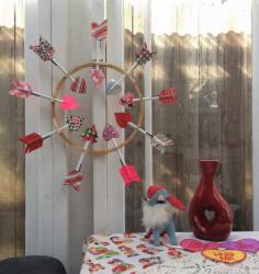 
                    
                        Craftside: How to Make a Duck Tape Arrow and Embroidery Hoop Valentine's Day Wreath #valentine #arrow
                    
                