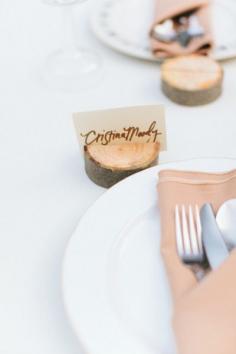 
                    
                        Wooden place card holders: www.stylemepretty... | Photography: Wai Reyes - waireyes.com/
                    
                