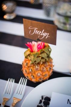 
                    
                        Mini pineapple place card holder: www.stylemepretty... | Photography: Jessica Lewis - www.jessicalewisp...
                    
                