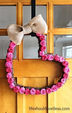 
                    
                        Burlap Rosette Valentines Day Heart Wreath {lifeshouldcostless.com}
                    
                