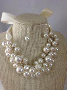 
                    
                        Ivory pearl chunky necklace - bridesmaid jewelry
                    
                