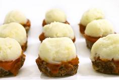 
                    
                        Skinny Meatloaf Cupcakes. These adorable, savory cupcakes are fantastic! They’re topped with dreamy, skinny mashed potatoes. Each meatloaf cupcake has 154 calories, 3g fat and 4 Weight Watchers POINTS PLUS. www.skinnykitchen...
                    
                